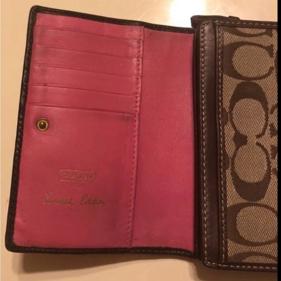 Coach Limited Edition Signature Wallet - Picture 2 of 3